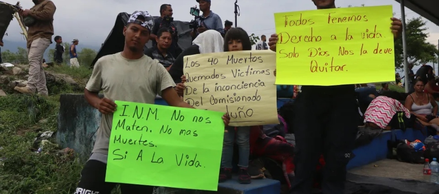 Este centroamericano que se unió a la protesta era campesino, pero ahora viaja con un grupo...