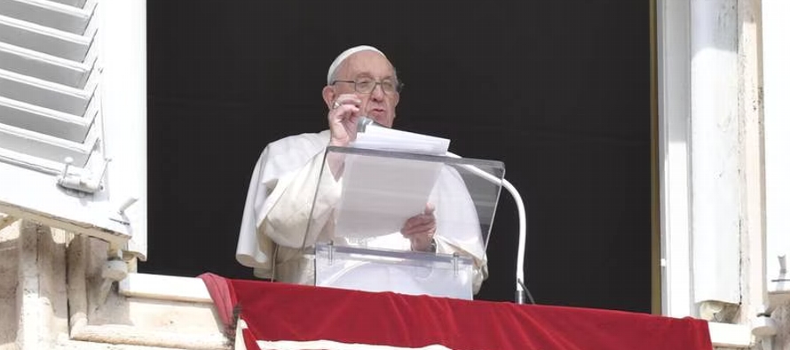 El Papa Francisco, durante la lectura del Evangelio, ha reflexionado sobre el sentido de la vida y...