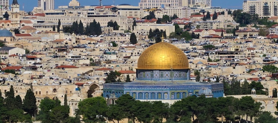 En Palestina se halla un buen número de localizaciones de los denominados santos Lugares....