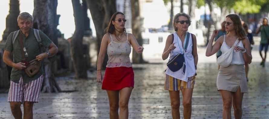 Hasta octubre, Cuba recibió 1,9 millones de turistas, lejos del objetivo gubernamental de...
