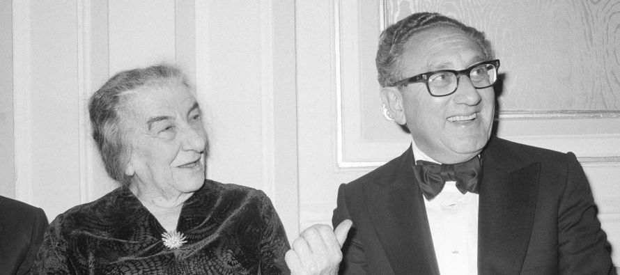 Pero Kissinger no resolvió el destino de los palestinos —nadie lo ha hecho— y su...