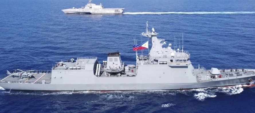 Una fuerza naval china fue convocada a rastrear el USS Gabrielle Giffords, según un...