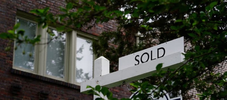 El mes pasado, las ventas de viviendas nuevas cayeron un 5,6%, a una tasa anual desestacionalizada...