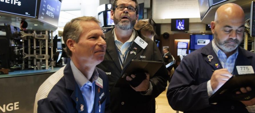 Entre los 30 valores del Dow Jones destacaron las caídas de Procter & Gamble (-3,49 %) y...