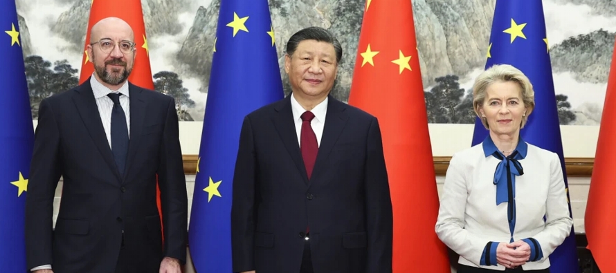 El presidente chino Xi Jinping se reunió en Beijing con la presidenta de la Comisión...