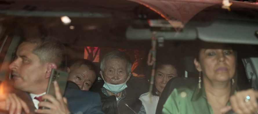 Los expertos interpretaron que Kuczynski otorgó el indulto a Fujimori únicamente para...