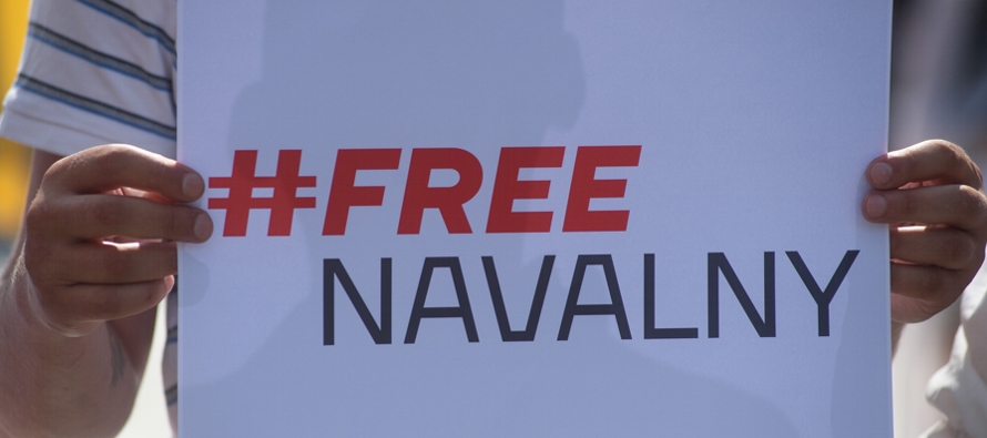 Navalni, con varios frentes judiciales abiertos, cumplía una condena de 19 años en...