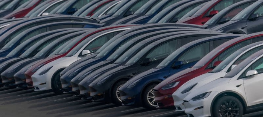 Tesla retiró la semana pasada más de 2 millones de vehículos en Estados...