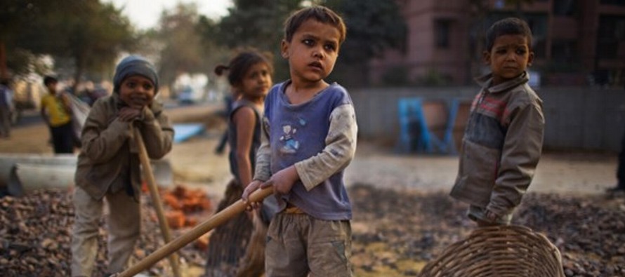 La pobreza le impide a un niño sobrevivir y le dificulta todos los aspectos de su...