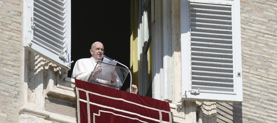 En el primer rezo mariano del Ángelus del nuevo año 2024, el Pontífice invita...
