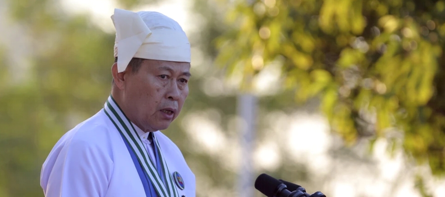 El jefe de la junta militar, el general Min Aung Hlaing, perdonó a 9.652 prisioneros para...