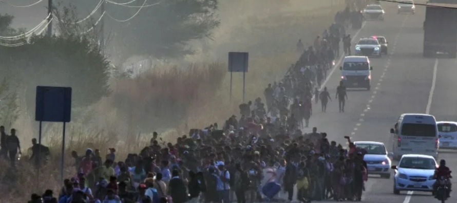 Estos migrantes habían lanzado una caravana de miles de personas el 24 de diciembre desde...