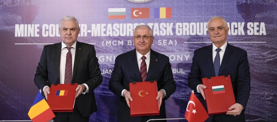 El ministro de Defensa turco Yasar Guler dijo que el acuerdo crea el Grupo de Tareas de Medidas...