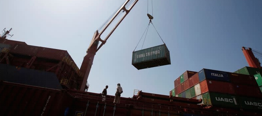 El índice de referencia Shanghai Containerized Freight Index subió más de un...