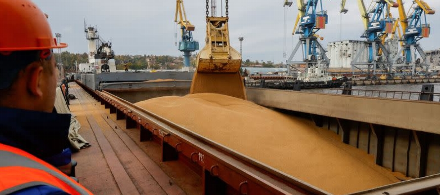 Las exportaciones han incluido casi 8,2 millones de toneladas de trigo, 11 millones de toneladas de...