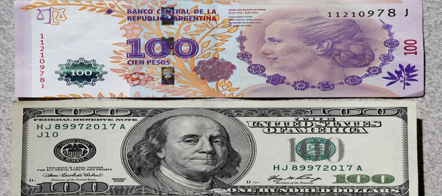 Un dólar cuesta más de 1,200 pesos en los mercados alternativos, frente a unos casi...