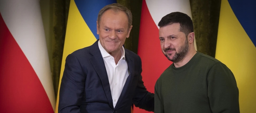 Tusk llegó a Kiev para reunirse con el presidente Volodymyr Zelenskyy y dijo que...