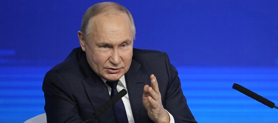 Putin dijo que el ejército ruso está “alejando al enemigo de importantes...