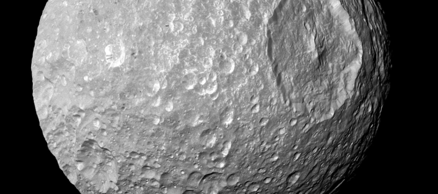 “Mimas probablemente fue el lugar más improbable para buscar un océano global,...