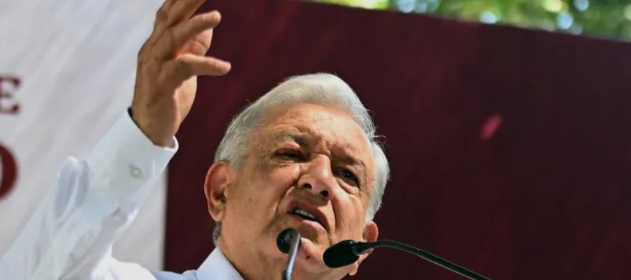 López Obrador presentó esta iniciativa pese a que grupos de izquierda le han acusado...