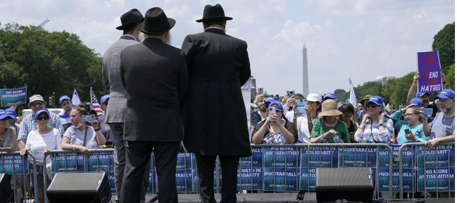 Casi dos de cada tres judíos estadounidenses se sienten menos seguros en Estados Unidos que...