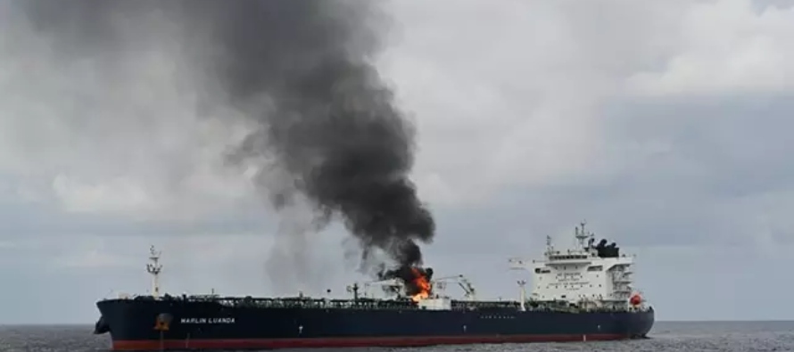 "El barco informa estar en condiciones de navegar con daños menores y sin heridos en la...