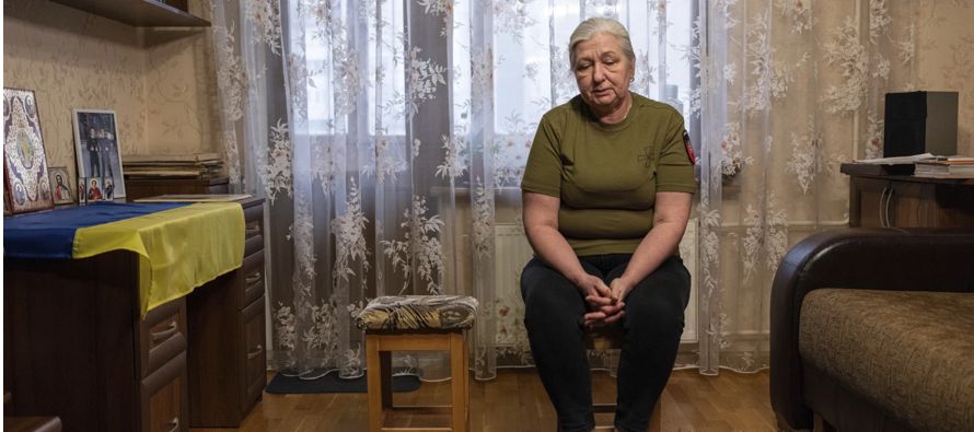 Reva es una de los miles de ucranianos que buscan desesperadamente noticias de seres queridos que...