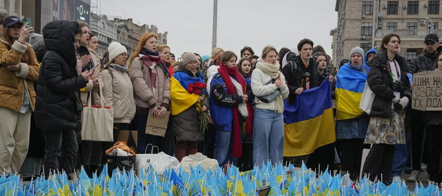 Los líderes occidentales llegaron el sábado a la capital de Ucrania, Kiev, para...