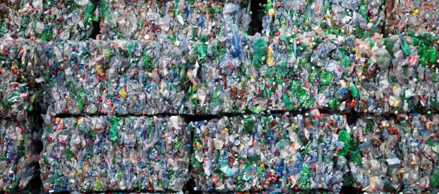 El pacto abarca un abanico de medidas para reducir, reutilizar y reciclar envases, aumentar la...