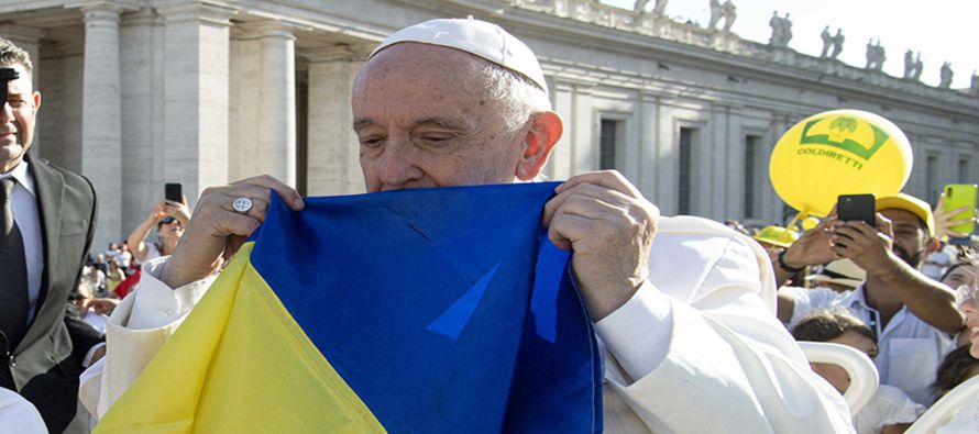 El ministro polaco de Exteriores, Radoslaw Sikorski, también ha llamdo este domingo al Papa...