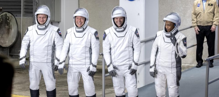 Los cuatro viajeros, que estuvieron a bordo de la estación espacial desde el 27 de agosto...