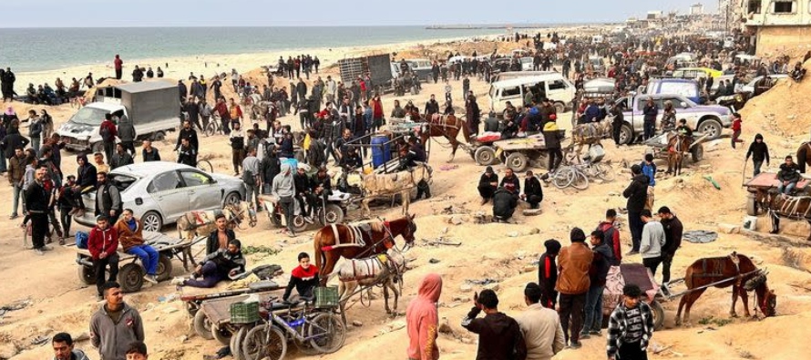 La ONU ha advertido de que al menos 576,000 personas en Gaza -una cuarta parte de la...