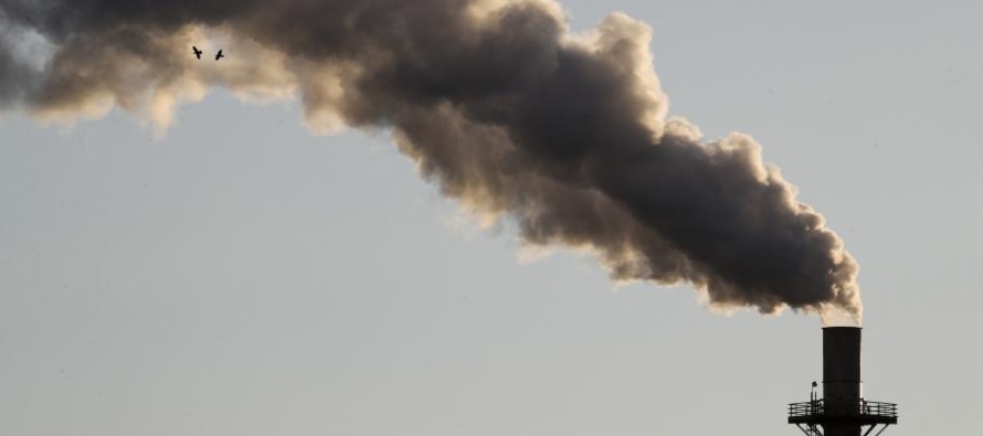 Las emisiones de metano a menudo están ligadas a escapes en pozos petrolíferos,...