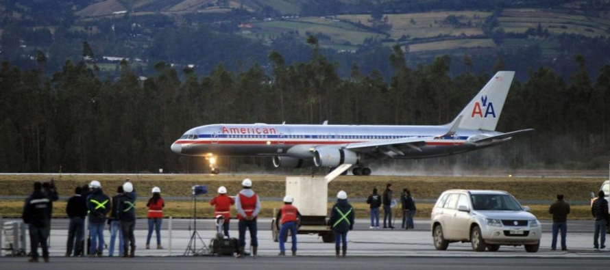 El 7 de marzo, la rueda de un Boeing 777-200 se desprendió cuando el avión despegaba...