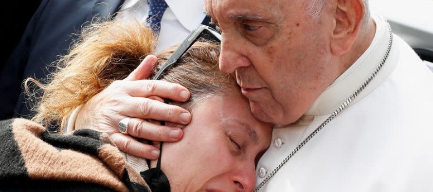 Años después, cuando Maradona visitó al pontífice en el Vaticano,...