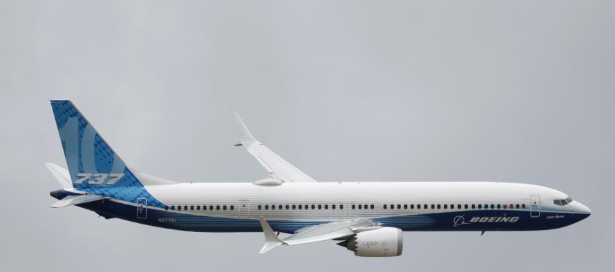 Y un Boeing 777 con 249 personas tuvo que realizar un aterrizaje de emergencia en Los...
