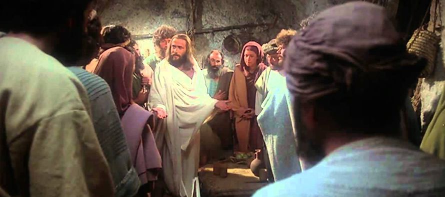  Y les dijo: «Id por todo el mundo y proclamad la Buena Nueva a toda la...