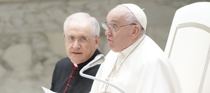 La oficina de doctrina del Vaticano publicó “Dignidad Infinita”, una...