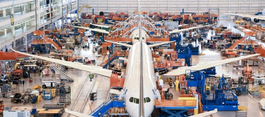 El ingeniero de Boeing Sam Salehpour identificó problemas de ingeniería que afectan a...