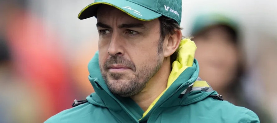 Alonso, de 42 años, ha firmado un contrato multianual -sin especificar duración- que...