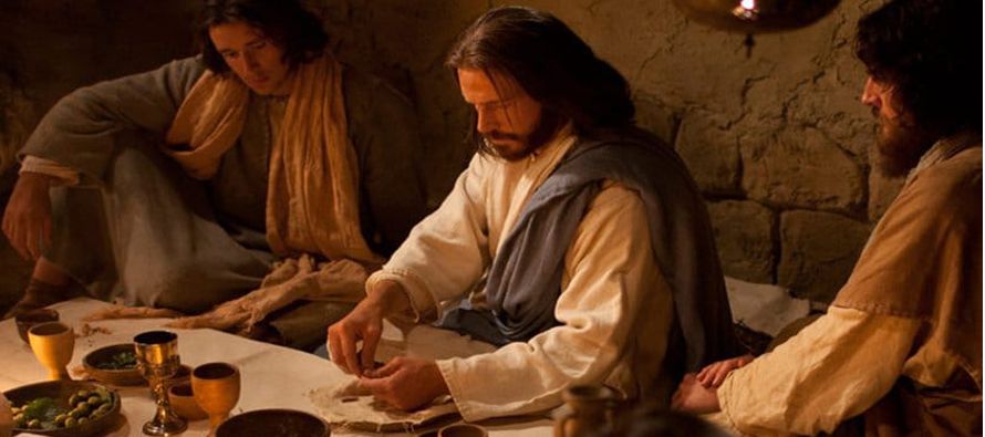 Les dijo Jesús: «Yo soy el pan de la vida. El que venga a mí, no tendrá...