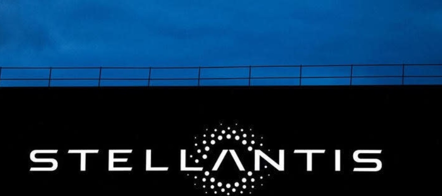 El fabricante de automóviles Stellantis dijo el miércoles que invertirá 100...