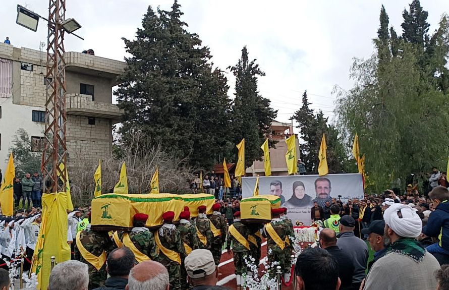 Desde octubre, Hezbolá ha caminado por una delgada línea entre atacar a Israel y...