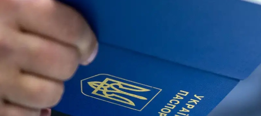No más pasaportes para ucranianos en edad militar