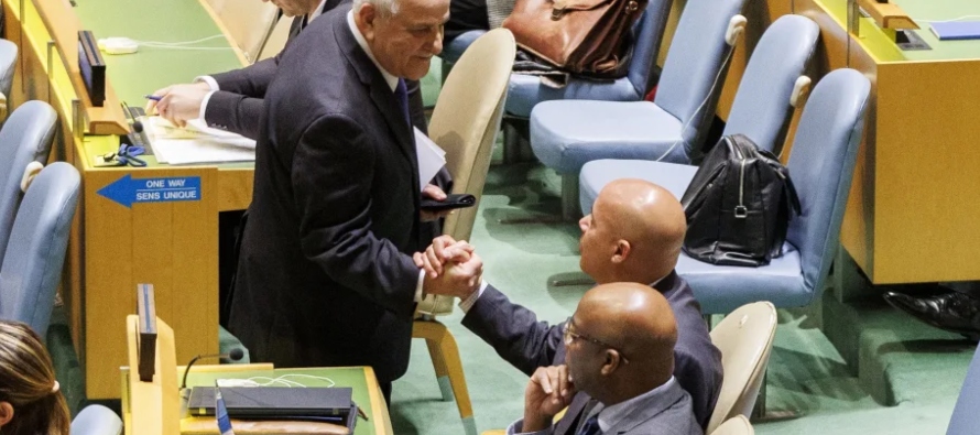 Mansour reclamó su derecho a un Estado palestino que "no puede depender del veto de...