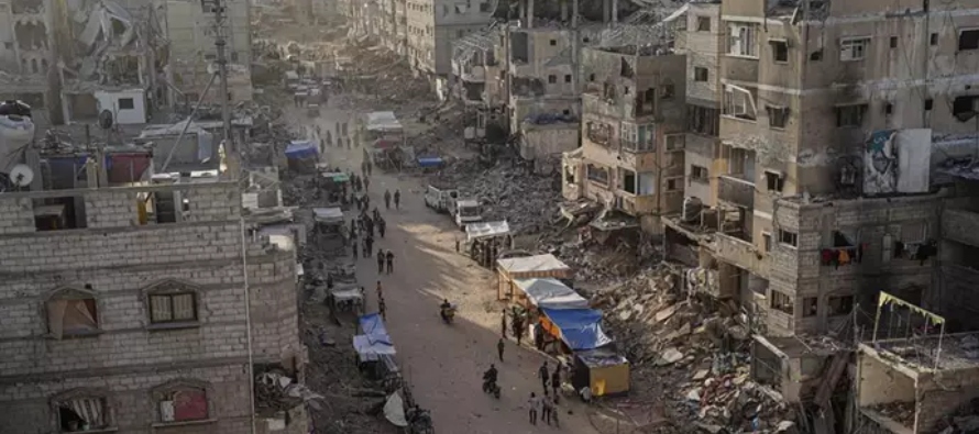 "La UNRWA calcula que más de 810,000 personas han huido de Rafá en las...