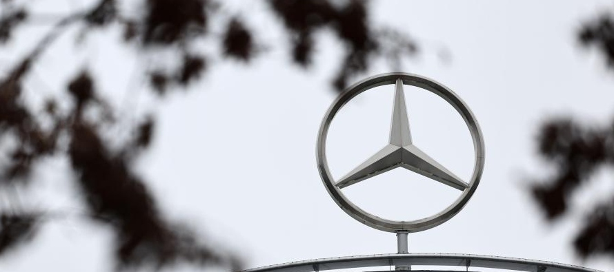 Por su parte UAW denunció en varias ocasiones las presiones y maniobras de Mercedes-Benz...