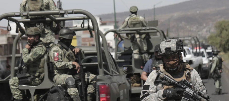 Sobre si la respuesta del Gobierno mexicano, mediante la militarización, se ha quedado...