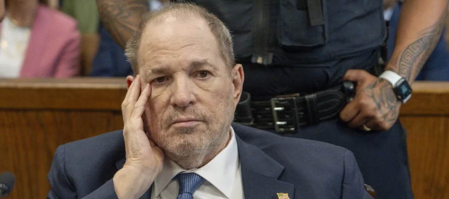 Ahora Weinstein, de 72 años, busca repetir la decisión del tribunal neoyorquino, por...