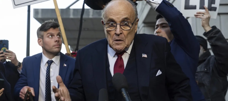 Giuliani fue procesado el año pasado en un caso de injerencia electoral en Georgia, donde...